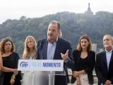 -El presidente del PP en Euskadi, Carlos Iturgaiz, interviene durante un acto con el que su partido ha iniciado la campaña electoral este jueves en San Sebastián. EFE/Javi Colmenero