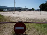 Vista del aparcamiento de O Porriño (Pontevedra) donde ha fallecido un niño de dos años, al pasar horas olvidado en el coche de su madre.