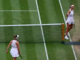 Un momento en la competici&oacute;n en Wimbledon de la bielorrusa Victoria Azarenka y la ucraniana Elina Svitolina.
