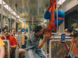 Un 'tiktoker' recrea el beso de Spiderman con su novio.