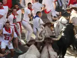 Los toros extremeños de Jandilla, una de las ganaderías más peligrosas en los encierros de San Fermín, han permitido este miércoles bonitas y rápidas carreras de los mozos por las calles de Pamplona en el sexto encierro de los Sanfermines 2023.