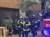 Imágenes de Emergencias Madrid que muestran el incendio en el madrileño restaurante de la calle Ponzano, en el barrio de Chamberí, que ha generado gran cantidad de humo y afectado a parte del local.
