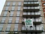 Bloque de pisos ocupado en Sabadell.