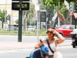 Un termómetro marca 45ºC en la calle, a 12 de julio de 2023, en Murcia, Región de Murcia (España).