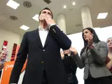 Albert Rivera lanza un beso tras anunciar su dimisión como presidente de C's después de los comicios de 2019.