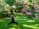 Clase de yoga al aire libre en Palasiet