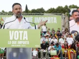 El presidente de Vox y candidato a la presidencia del Gobierno, Santiago Abascal, cierra la campaña electoral con un mitin en la plaza de Colón.