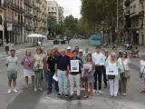 Vecinos de la Ronda de Sant Antoni protestan por la decisión de Jaume Collboni.