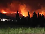 Los incendios se extienden por Sicilia, donde han aparecido cinco cadáveres carbonizados