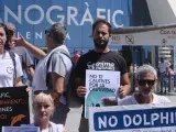 Protestan a las puertas del Oceanogràfic de Valencia.