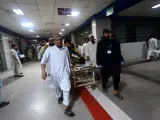 Un hombre herido tras el ataque al partido religioso Jamiat Ulema-i-Islam (JUI-F) en Pakistán.Europa Press/Contacto/Hussain Ali 30/7/2023