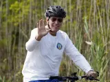 El presidente Joe Biden monta en bicicleta en Gordons Pond en Rehoboth Beach, Delaware, el martes 1 de agosto de 2023.