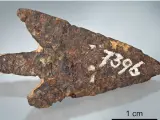 La punta de flecha prehistórica hecha con metal extraterrestre.