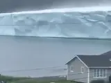 Un iceberg llega a la costa de Canadá