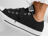Zapatillas Converse blancas y negras al 30%