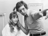 William Friedkin junto a la joven actriz Linda Blair, en el rodaje del exorcista.