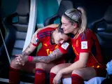 Jenni Hermoso y Alexia Putellas no han podido reprimir las lágrimas y han llorado abrazadas en el banquillo, tras el paso de España a las semifinales del Mundial.