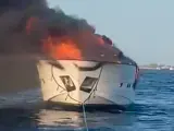 Arde un superyate de 27 metros de eslora en Formentera y acaba hundiéndose