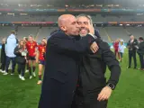 El presidente de la Federación Española de Fútbol, Luis Rubiales, y el seleccionador nacional, Jorge Vilda, se fundieron en un abrazo tras el partido de ayer.