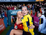 Un precioso momento de deportividad tras el España-Suecia de semifinales del Mundial de Australia y Nueva Zelanda se ha convertido en una de las grandes polémicas de la Copa Mundial. Y es que una foto entre amigas, la ganadora Aitana Bonmatí y la derrotada Fridolina Rolfo, ha provocado un verdadero 'incendio' en Suecia.
