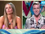 Cristina Porta y Álex Zacharías, en el debate de '¡Vaya vacaciones!'.