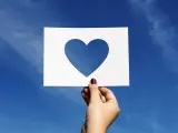 El emoji del corazón azul es, según datos recogidos por la Emojipedia, el cuarto en mayor uso, y por lo general, se usa en combinación con otros emojis de corazón de diferentes colores.