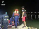 Momento del hallazgo del cuerpo del joven ahogado en Castellón.