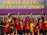 Las jugadoras de la selección española celebran su victoria ante Inglaterra en la final del Mundial de Fútbol.