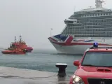 Un crucero rompe amarras por fuerte viento e impacta con un petrolero atracado en puerto de Palma