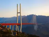El puente Duge de China es un punto de interés turístico por su altura.