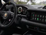 En el interior del Pack GT tenemos volante deportivo GT y asientos deportivos.