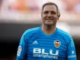 Santi Cañizares en un partido de leyendas del Valencia.