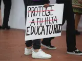 Detalle de un cartel durante la manifestaciones del 8M, a 8 de marzo de 2023 en Málaga (Andalucía, España).