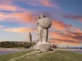 En el Parque Escultórico que rodea la Torre de Hércules, un antiguo foro romano, se encuentra una escultura de Breogán, mítico (y místico) rey galaico fundador de la ciudad de A Coruña.