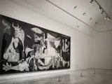 El Museo Nacional Centro de Arte Reina Sofía ha levantado la prohibición de usar la cámara delante de la obra más insigne del pintor malagueño. Eso sí, no se podrá utilizar el flash.