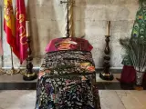 La capilla ardiente de la artista María Jiménez, fallecida esta madrugada en Sevilla a los 73 años, está abierta desde las 13:00 horas en el Salón Apeadero del ayuntamiento de la capital hispalense.