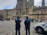 Efectivos de la Policía Local en la plaza do Obradoiro.