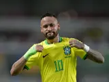 Neymar celebra su 79&ordm; gol con Brasil y su r&eacute;cord de m&aacute;ximo goleador.
