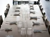 Imagen de archivo de una mesa de un comedor escolar en un colegio de Madrid.
