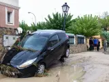 Un vehículo afectado por inundaciones causadas por la DANA en Villamanta, Madrid