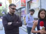 Un hombre agrede sexualmente a una reportera de 'En boca de todos' en directo: "Me ha tocado el culo"