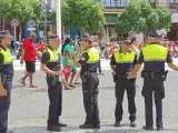 Agentes de la Policía Local de Sevilla velando por la seguridad en las calles del centro