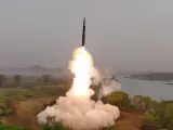 Imagen de archivo del lanzamiento de un misil balístico intercontinental Hwasong desde Corea del Norte.
