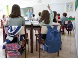 Varios niños en un aula del colegio Arturo Soria, el primer día de curso escolar, a 6 de septiembre de 2023, en Madrid (España).