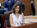 GRAF9990. MADRID, 14/09/2023.- La presidenta de la Comunidad de Madrid, Isabel Díaz Ayuso, antes del comienzo del pleno en Madrid, este jueves. EFE/ Zipi