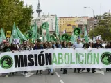 Asistentes a la manifestación antitaurina convocada por El Pacma que se ha celebrado este sábado frente a la plaza de toros de Las Ventas, en Madrid.