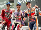 Pecco Bagnaia, Jorge Martín y Marc Márquez en el podio de la sprint del GP de la India de MotoGP.