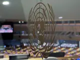 Logo de las Naciones Unidas en la Asamblea General.