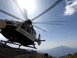 Helicóptero de la Guardia Civil, en el Pirineo oscense.