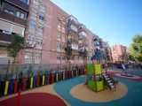 El Ayuntamiento inaugura un nuevo &aacute;rea estancial en La Elipa en una zona interbloque transformada